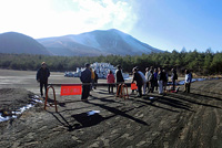 砂塚レース跡地からのぞむ浅間山（防災訓練でもこの場所は使われています）