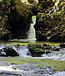 千峨滝の上流に位置する秘境の滝のひとつ「不動の滝」（滝原地区）